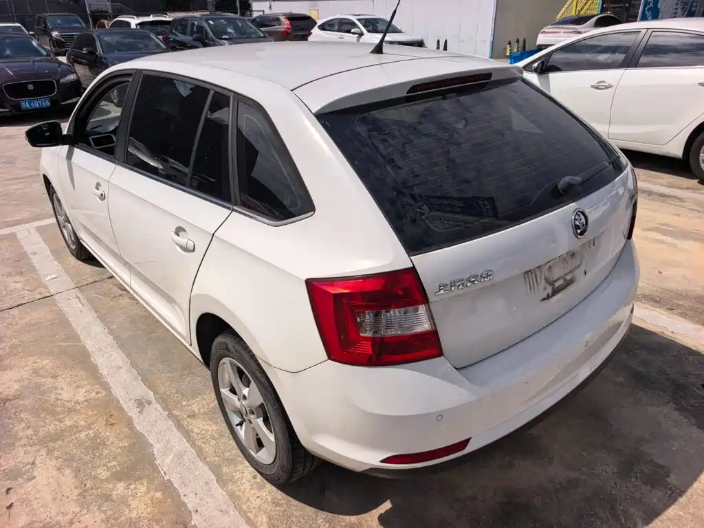 Skoda Rapid Spaceback — миниатюра 4