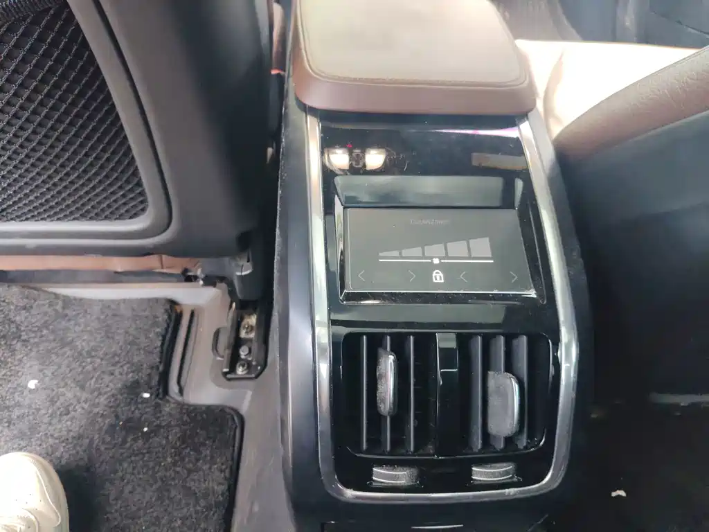 Volvo S90 — миниатюра 17