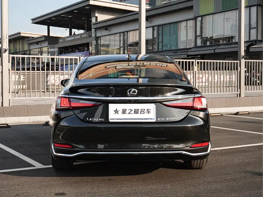 Lexus ES — миниатюра 6