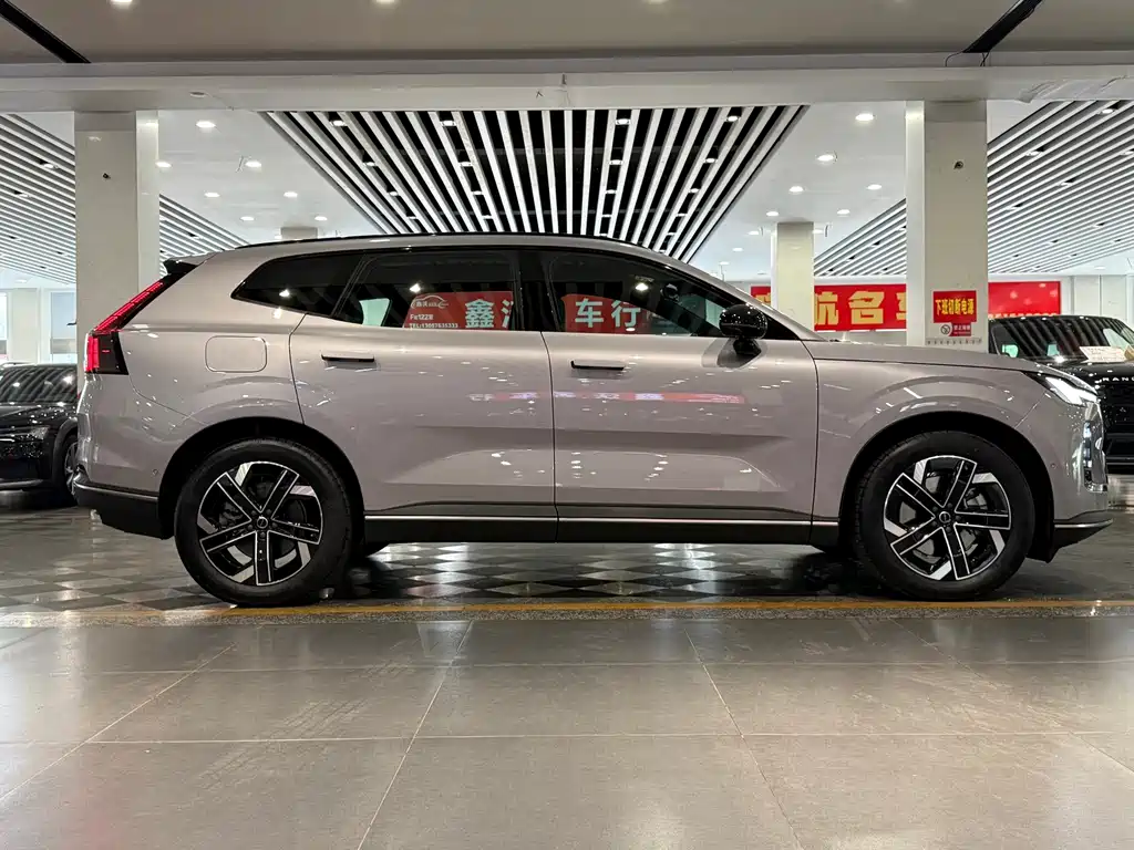 Volvo XC70 PHEV — миниатюра 8