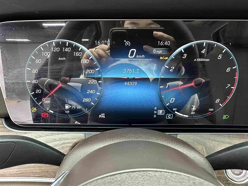 Mercedes-Benz E-Class 2023 — фото 11