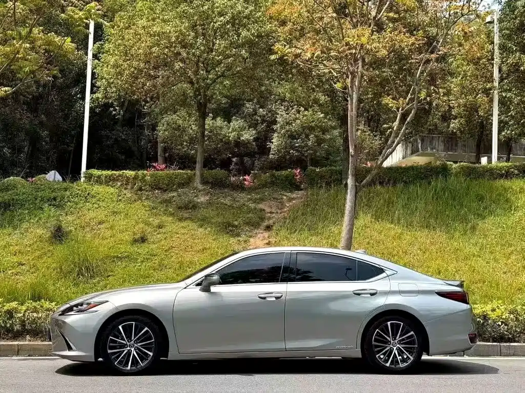 Lexus ES — миниатюра 7