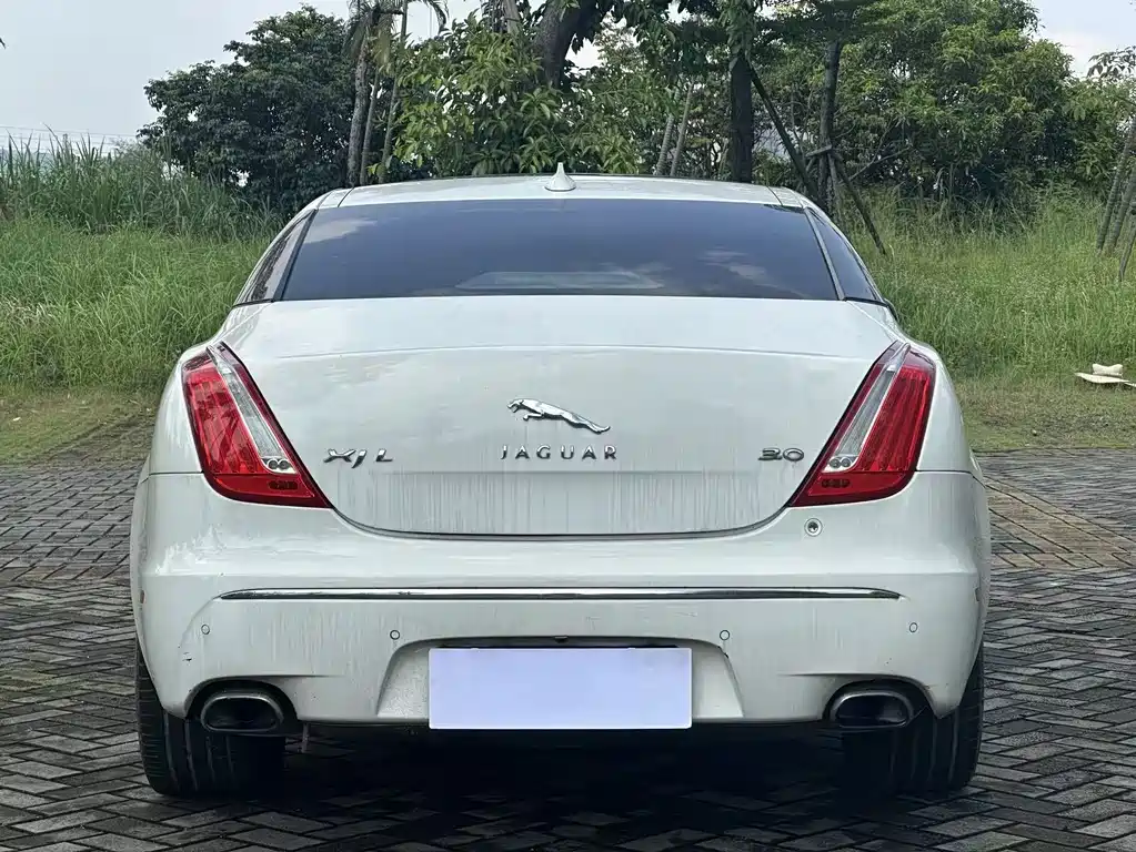 Jaguar XJ — миниатюра 8