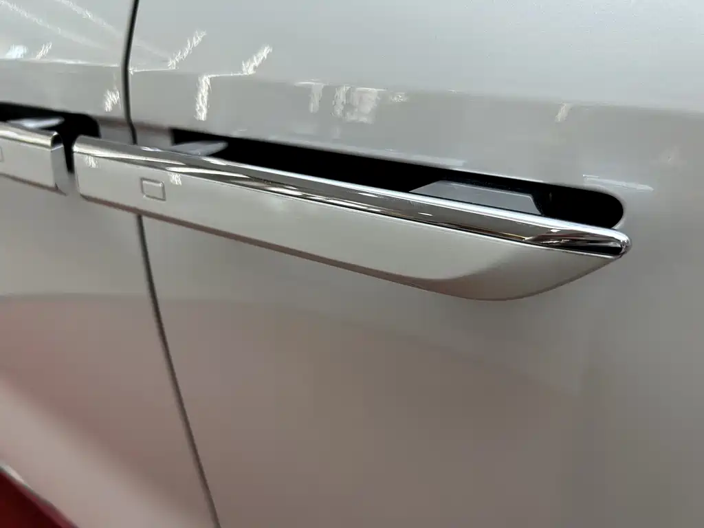 Buick GL8 Hybrid — миниатюра 45
