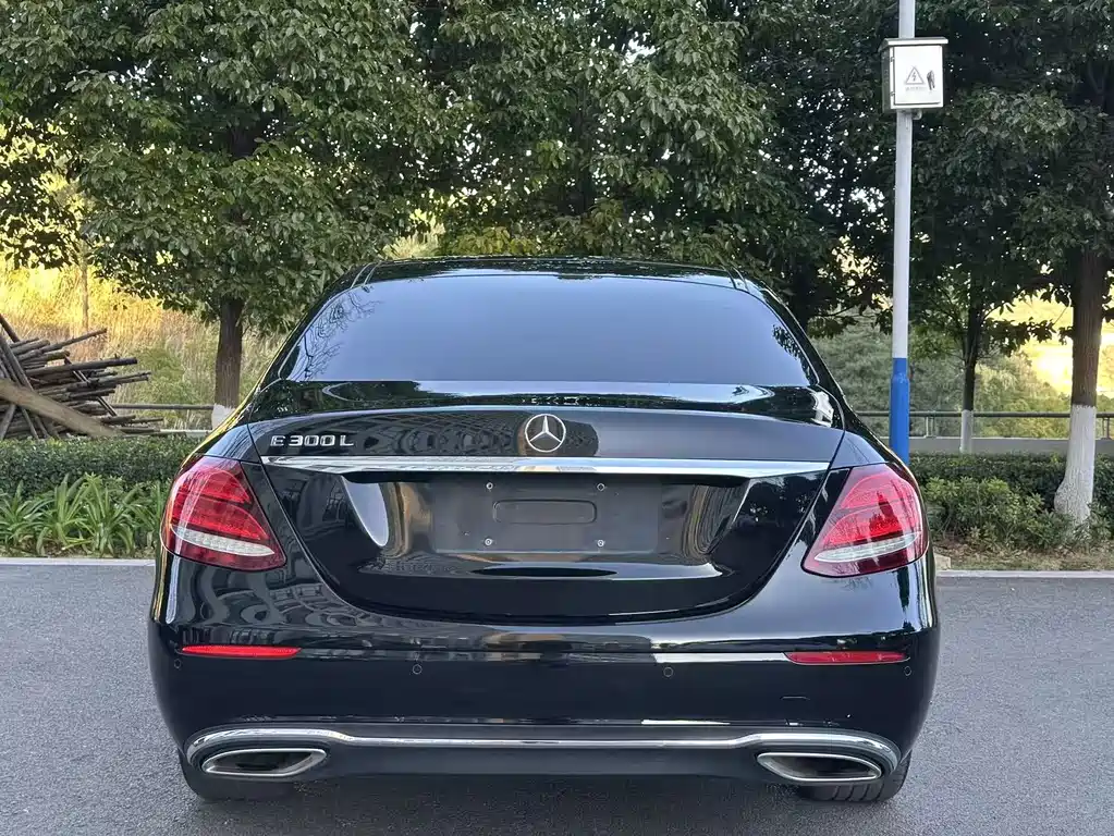 Mercedes-Benz E-Class — миниатюра 8