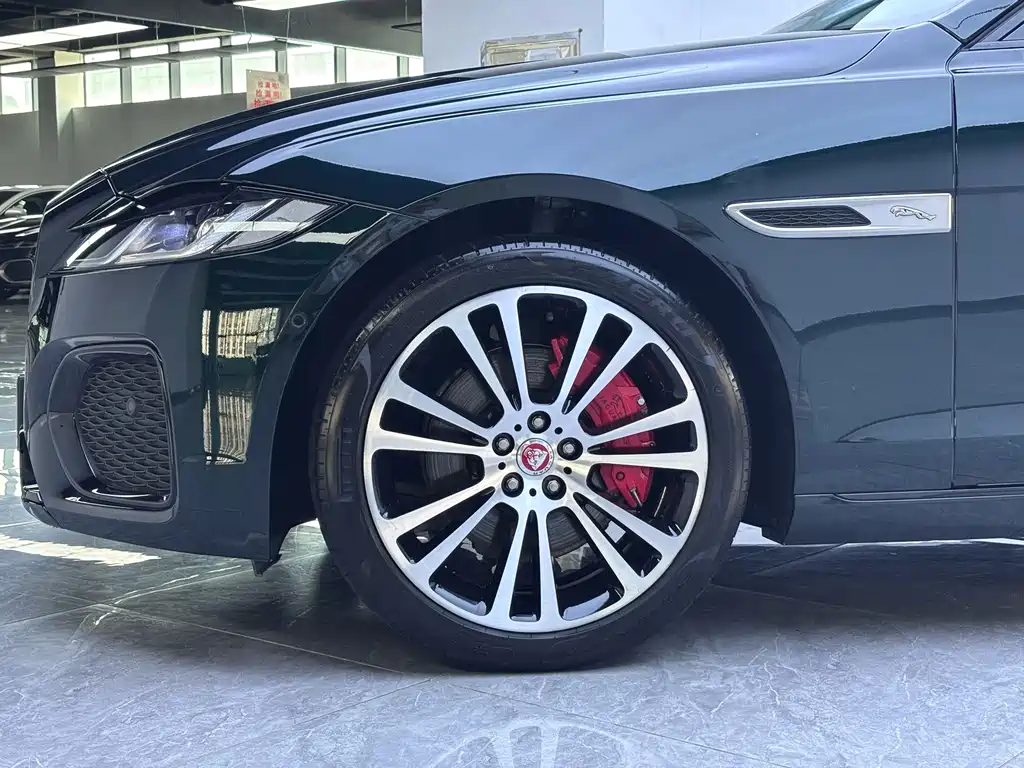 Jaguar XFL — миниатюра 6