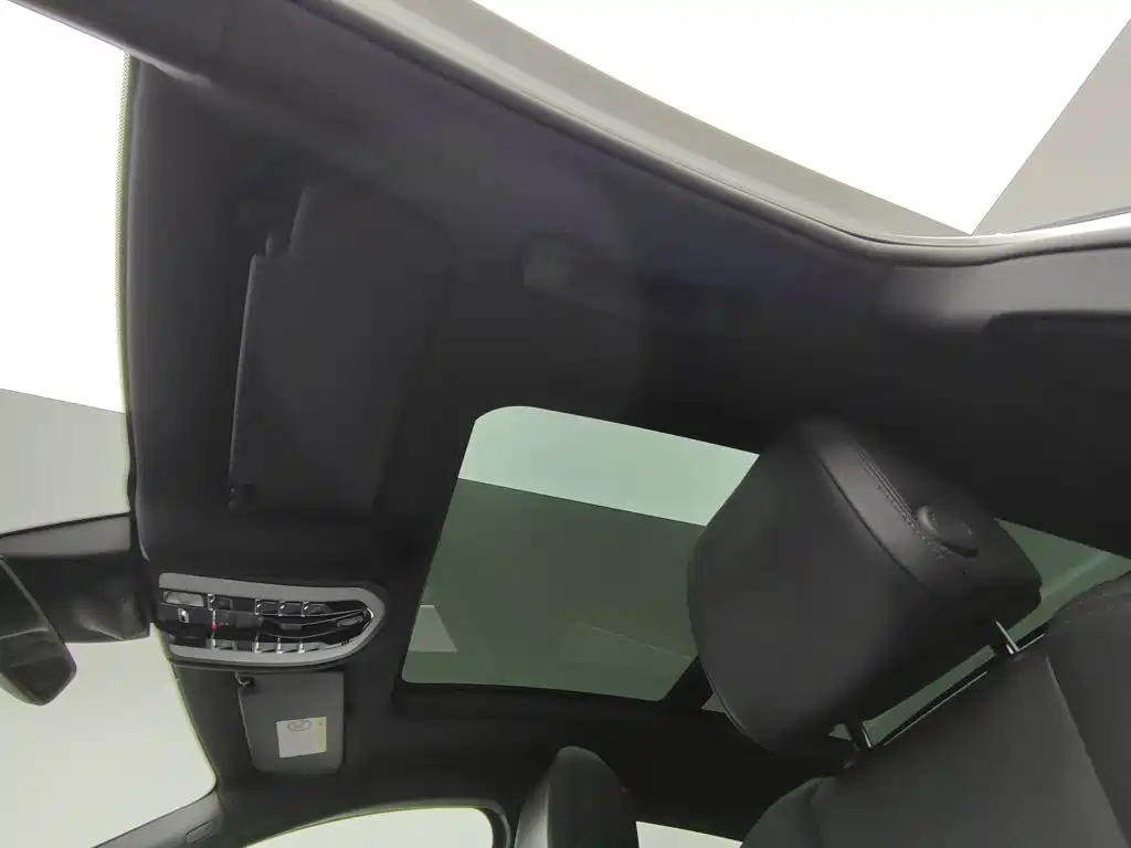 Porsche Macan — миниатюра 14
