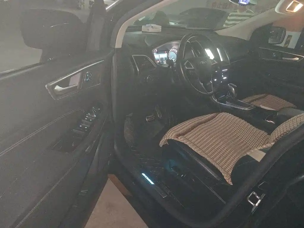 Ford Edge — миниатюра 12