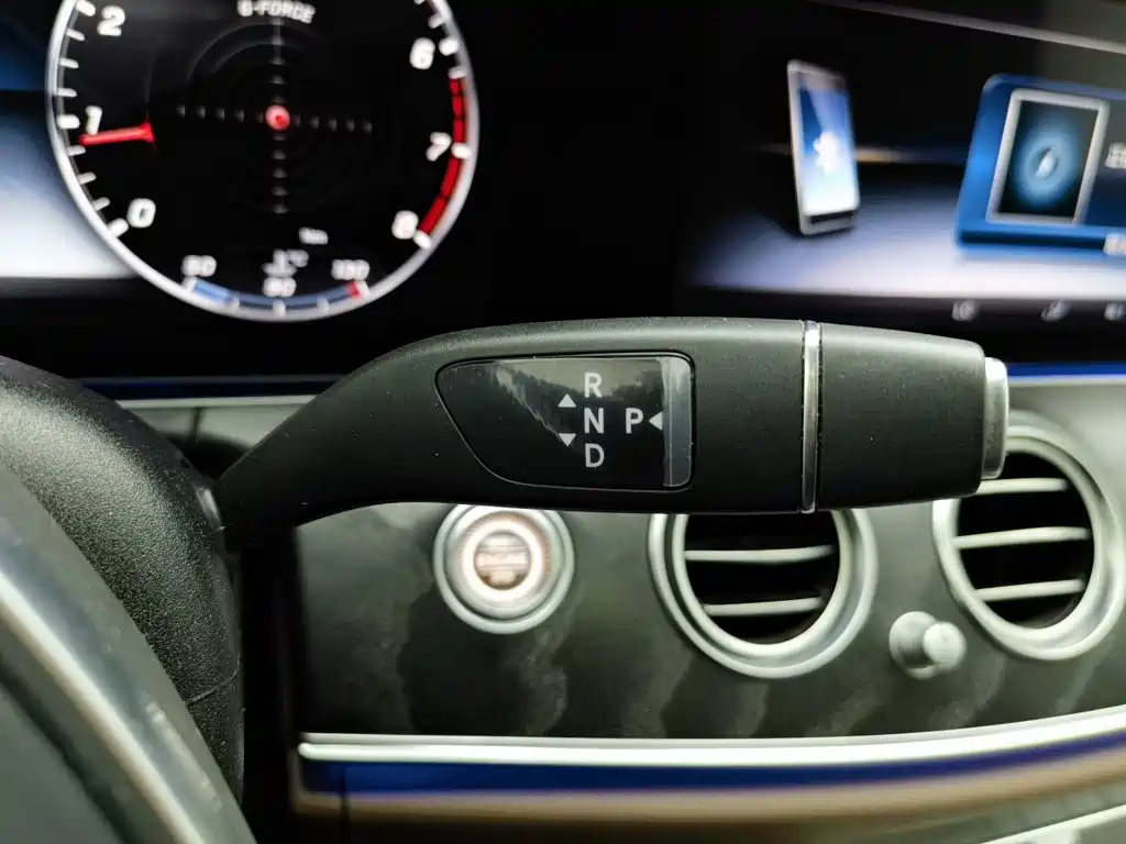 Mercedes-Benz E-Class — миниатюра 13