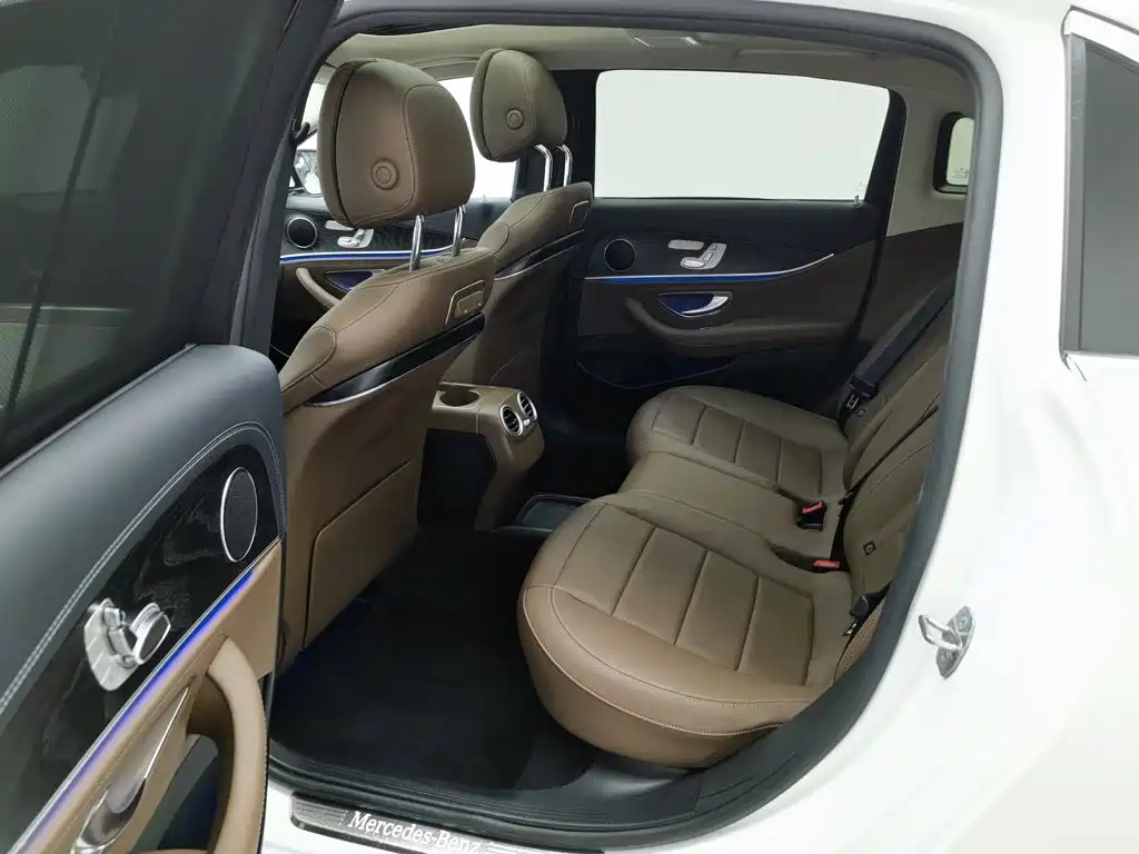 Mercedes-Benz E-Class — миниатюра 15