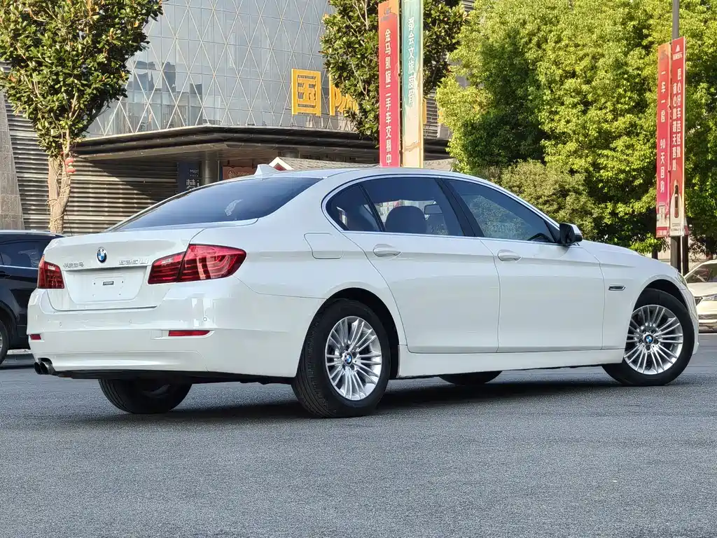 BMW 5 Series — миниатюра 6