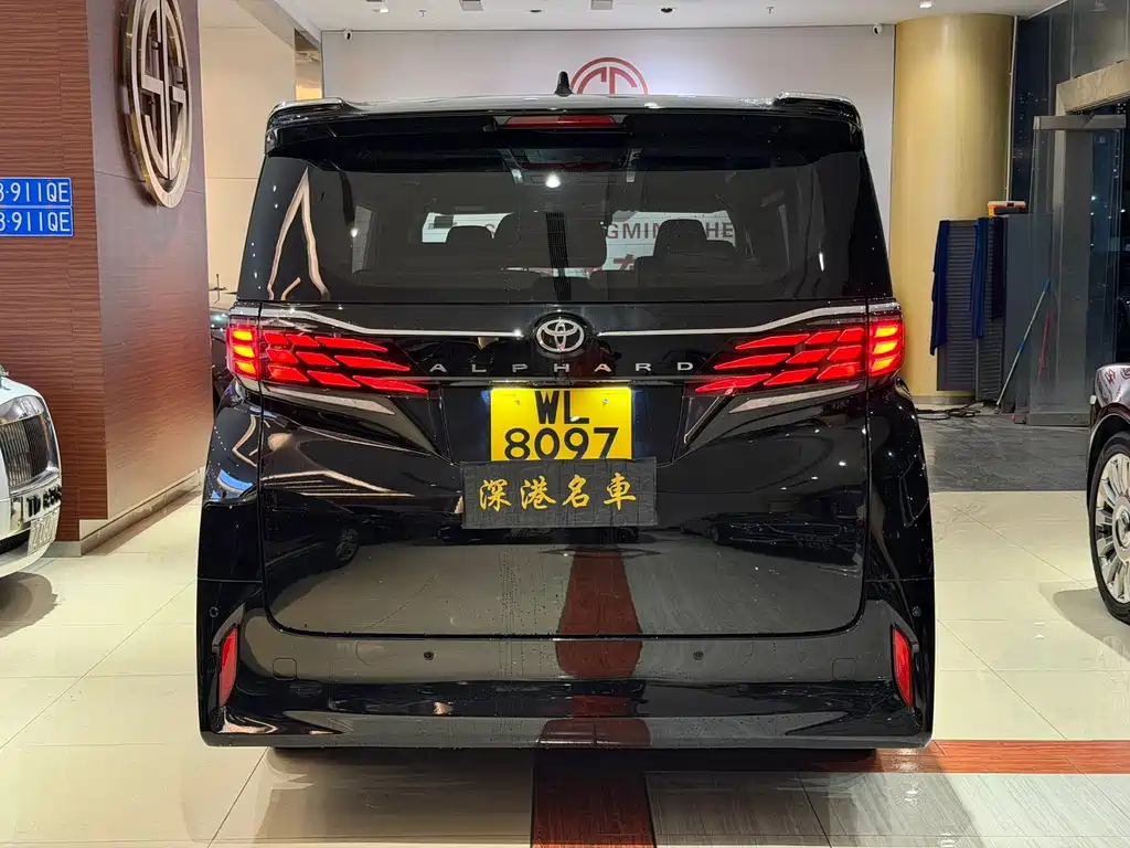 Toyota Alphard — миниатюра 3
