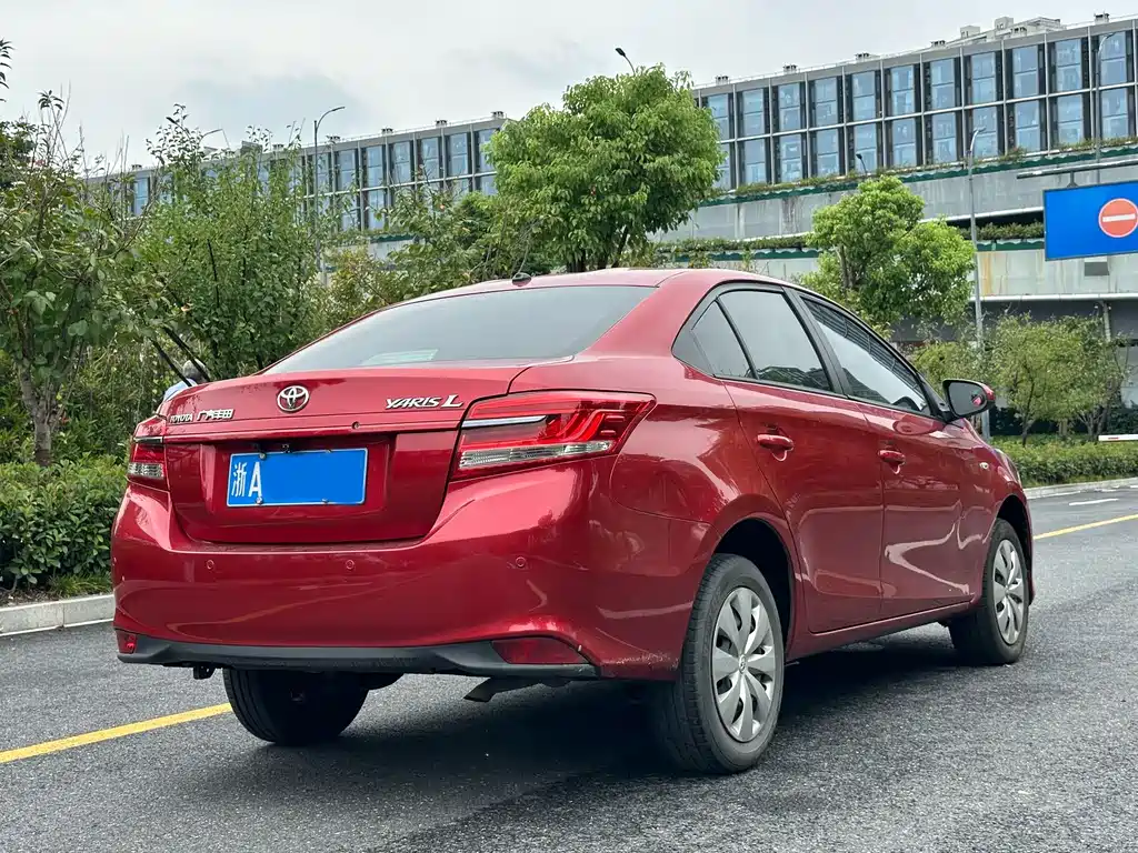 Toyota Yaris L — миниатюра 6