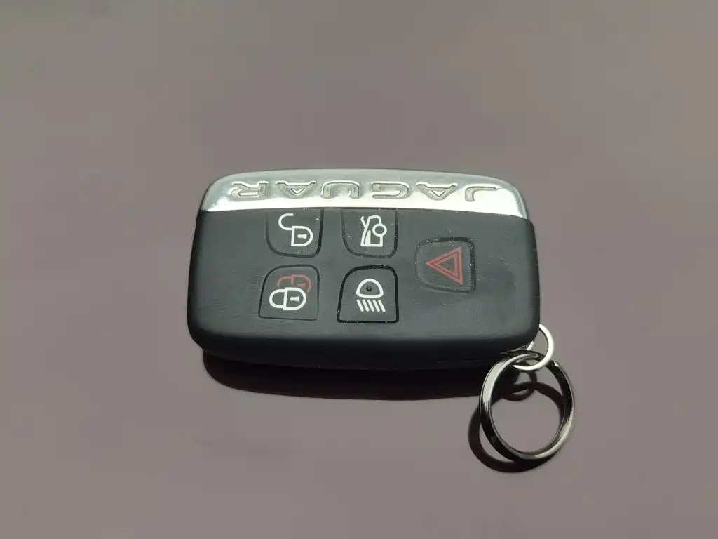 Jaguar XJ — миниатюра 19