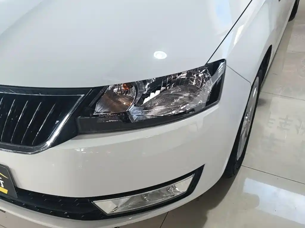 Skoda Rapid Spaceback — миниатюра 24