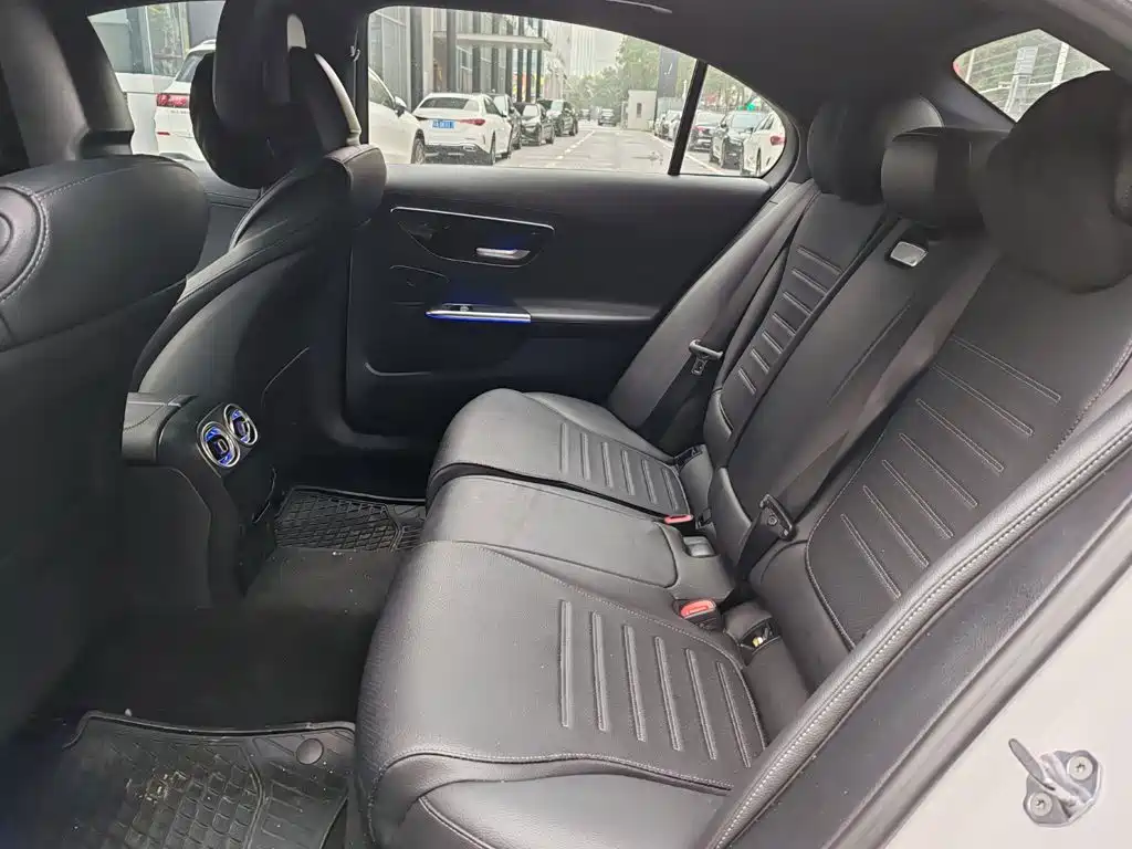 Mercedes-Benz C-Class — миниатюра 14