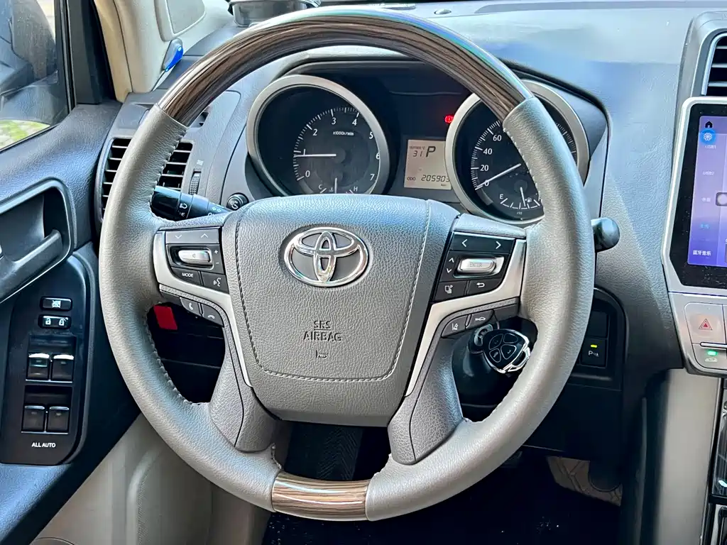 Toyota Land Cruiser Prado 2010 2.7L AT Luxury