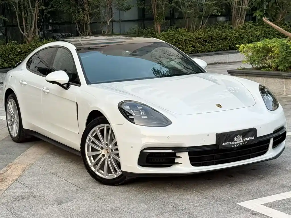 PORSCHE PANAMERA