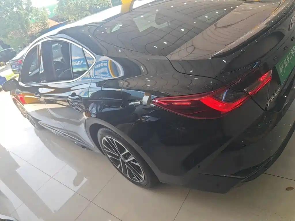 Toyota Camry — миниатюра 5
