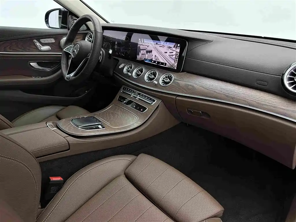 Mercedes-Benz E-Class 2023 — фото 17