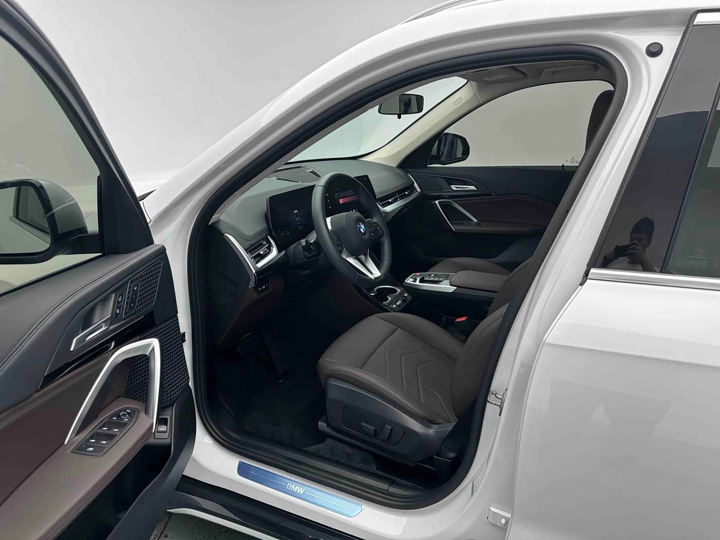 BMW X1 1.5 л 2023 г. Белый, пробег 18000 км