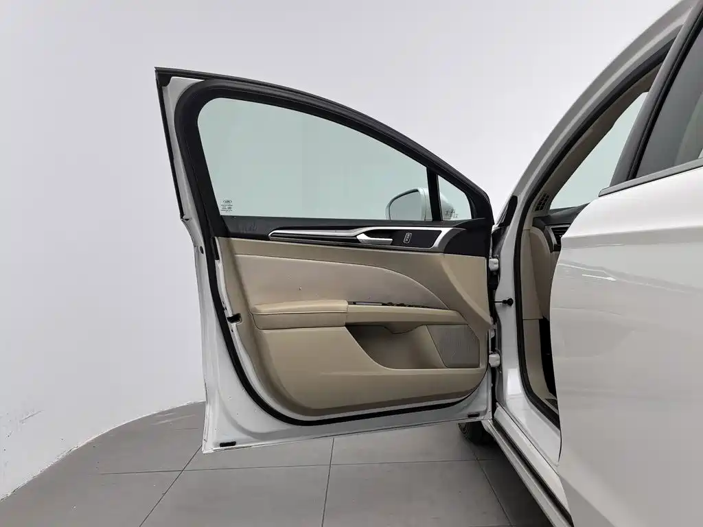Ford Mondeo — миниатюра 8