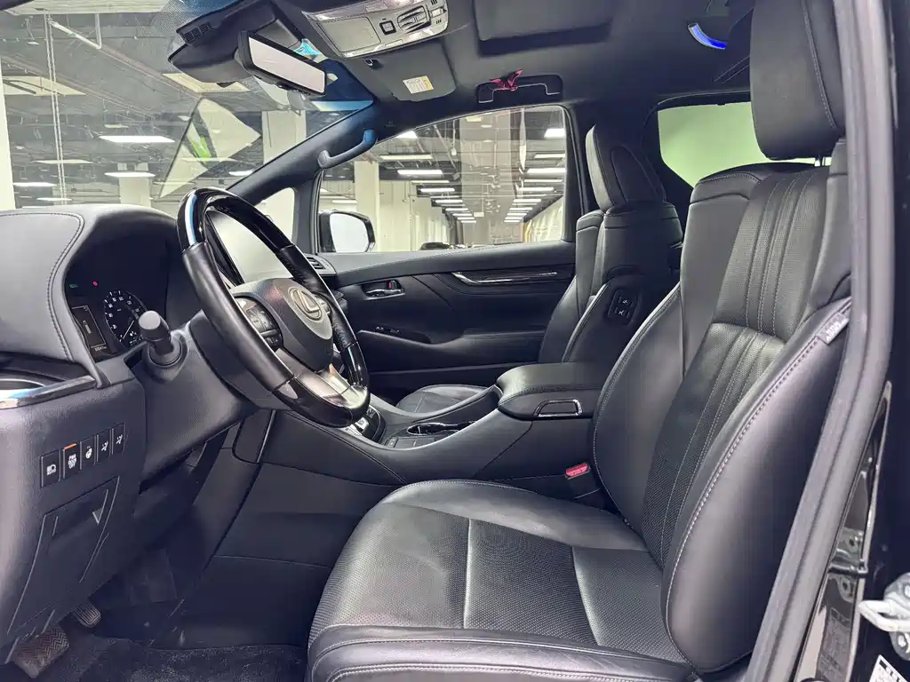 Lexus LM 2020 300h мест