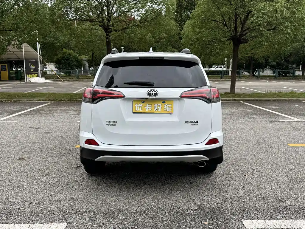 Toyota RAV4 — миниатюра 7