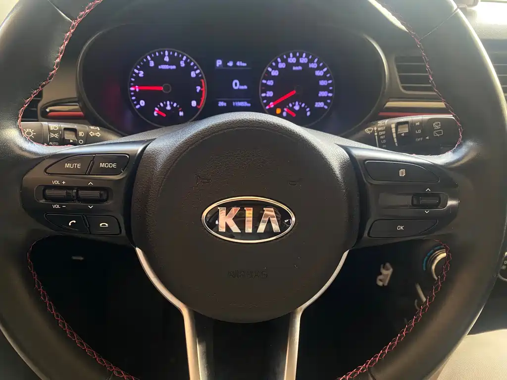 Kia KX Cross — миниатюра 8
