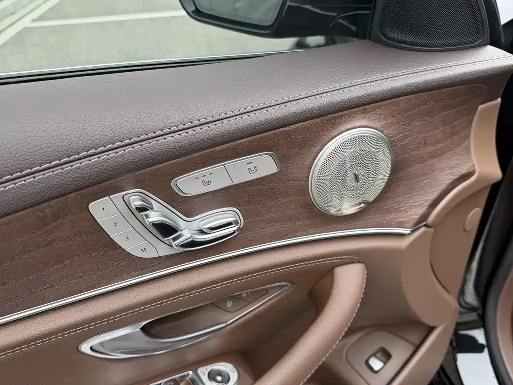 Mercedes-Benz E-Class — миниатюра 12
