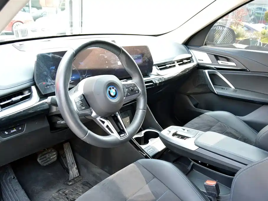 BMW IX1