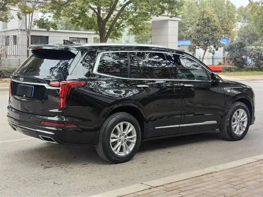 CADILLAC XT6