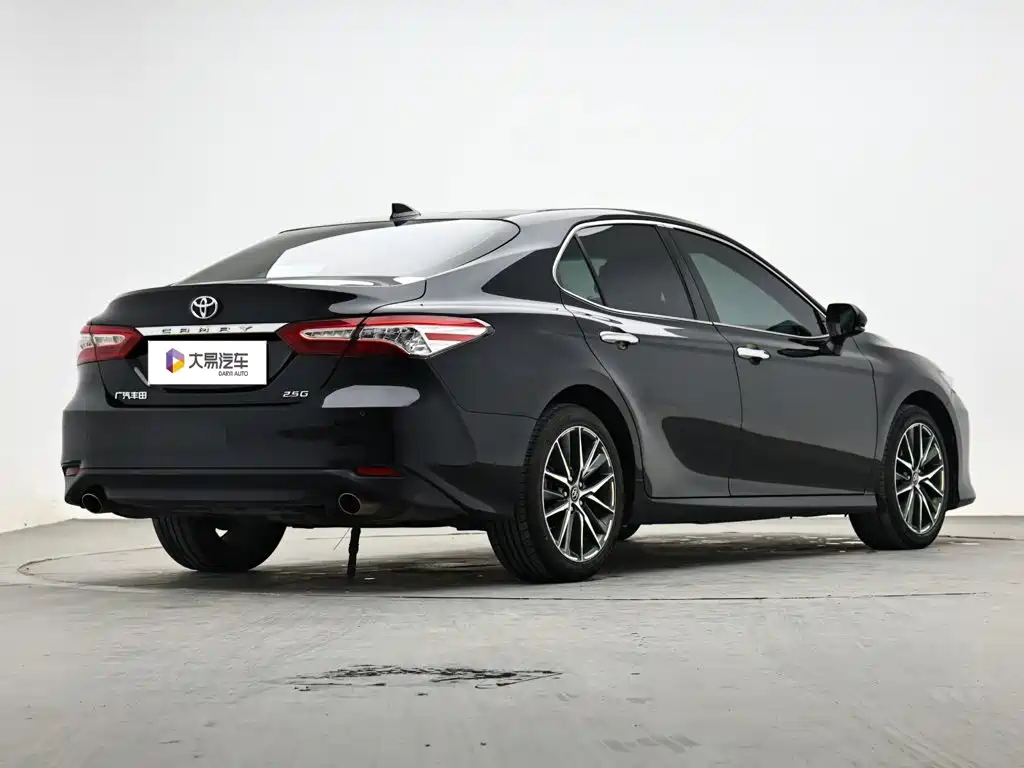 Toyota Camry — миниатюра 3