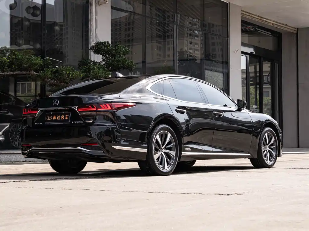 Lexus LS — миниатюра 3
