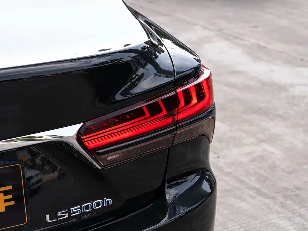 Lexus LS — миниатюра 7