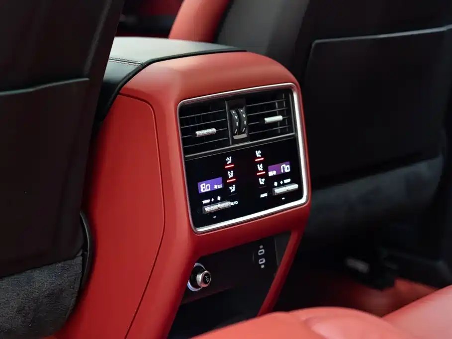 Porsche Cayenne — миниатюра 13