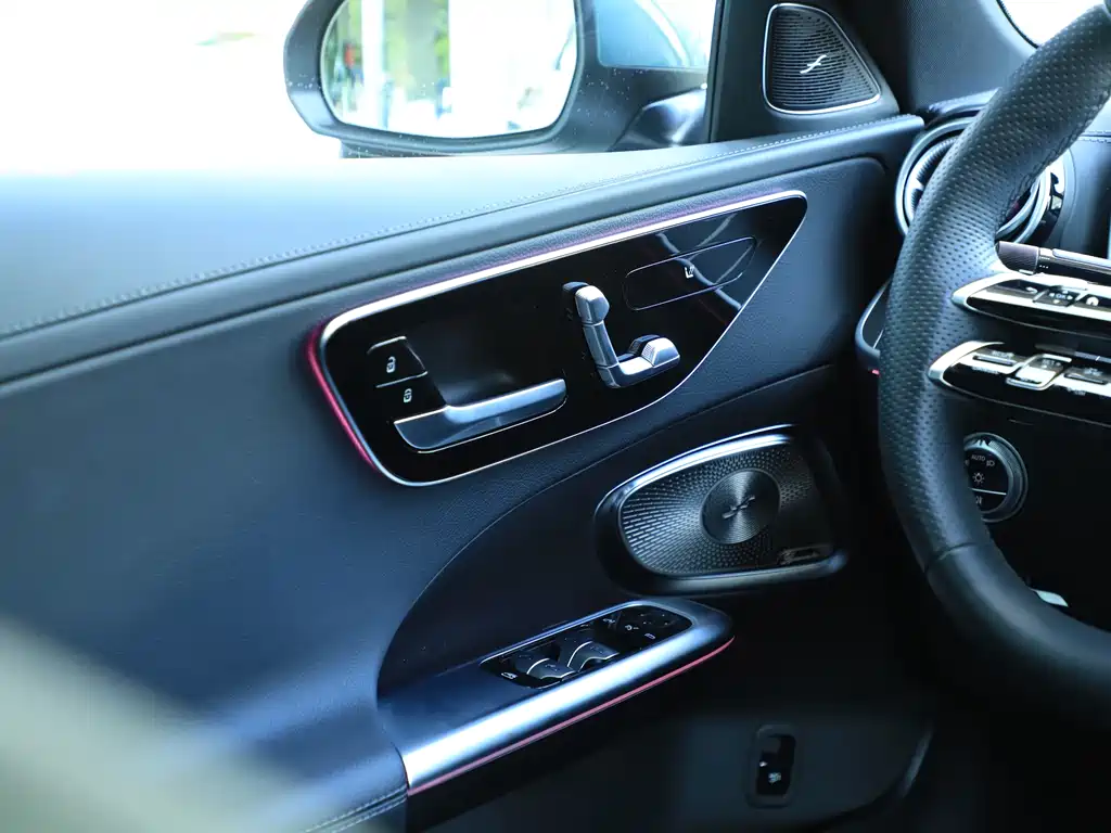 Mercedes-Benz C-Class — миниатюра 5