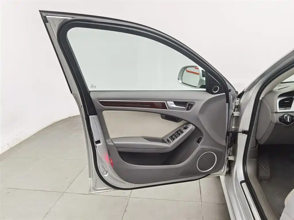 Audi A4L 2010 2.0 TFSI Luxury