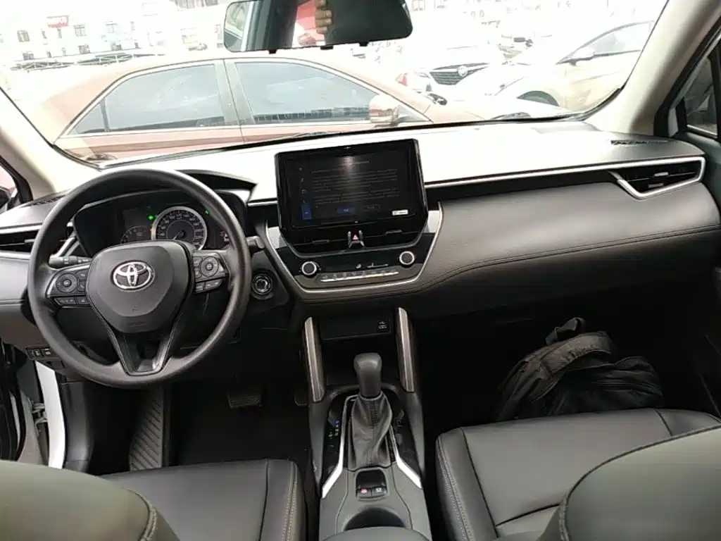 Toyota Corolla Cross — миниатюра 10