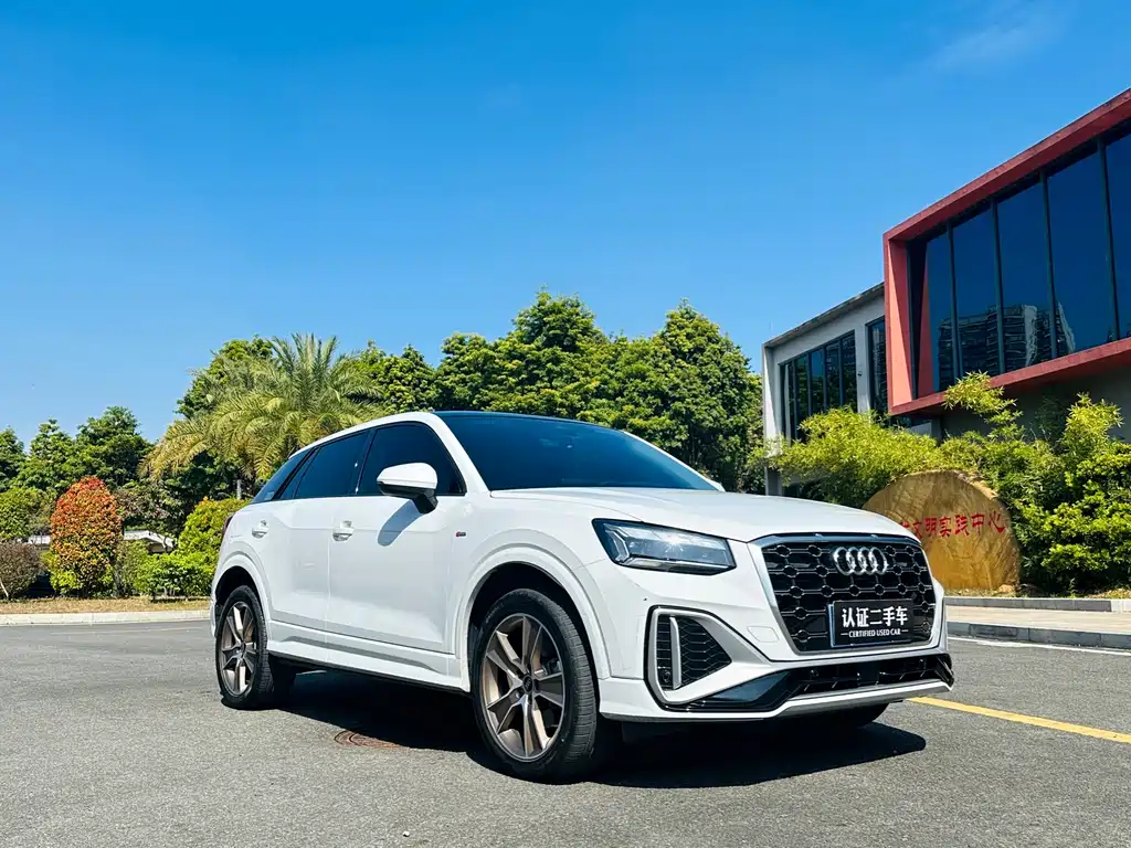 AUDI Q2L