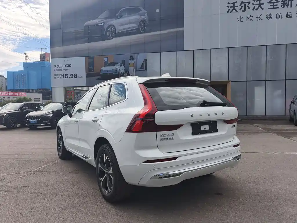 Volvo XC60 2026 B5 Luxury