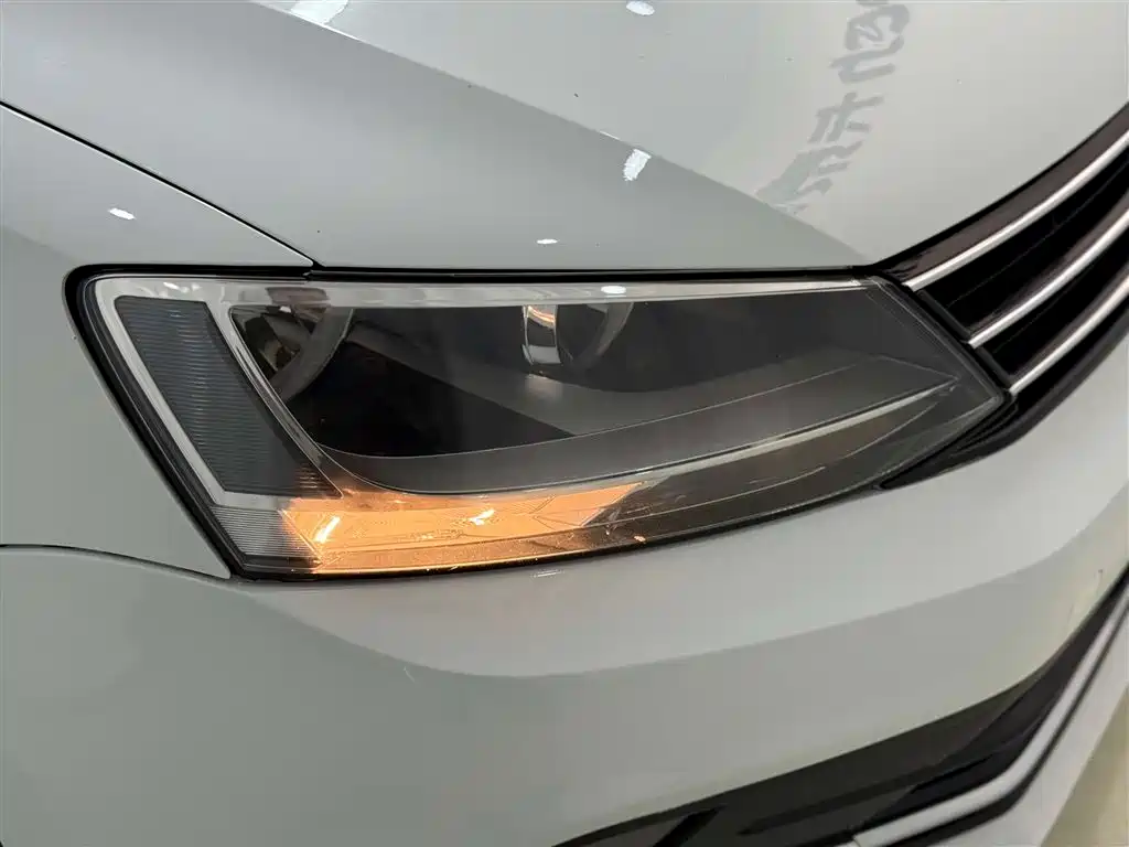 Volkswagen Sagitar 2018 1.6L AT Comfort