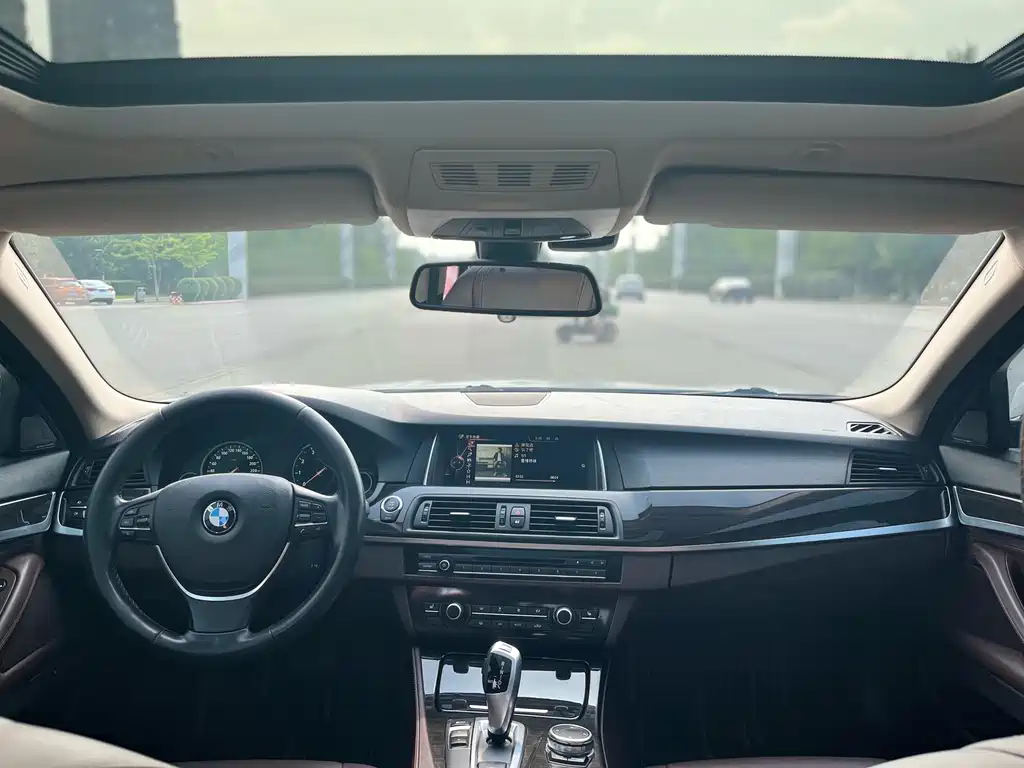 BMW 5 Series — миниатюра 6