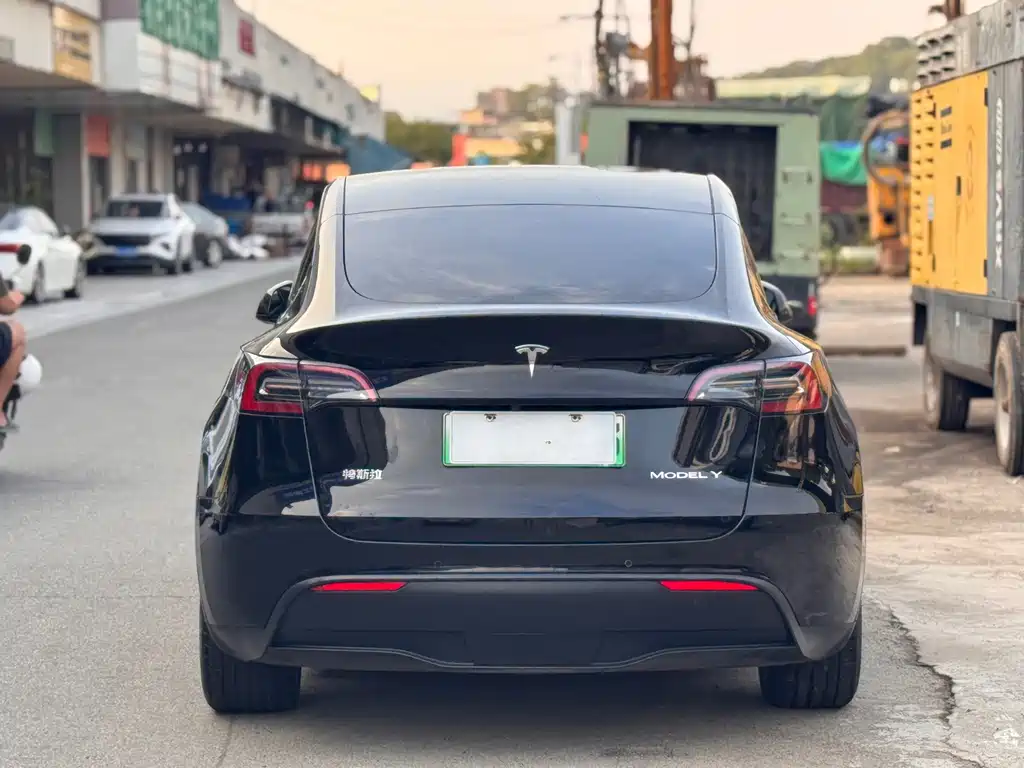 Tesla Model Y 2022 — фото 10