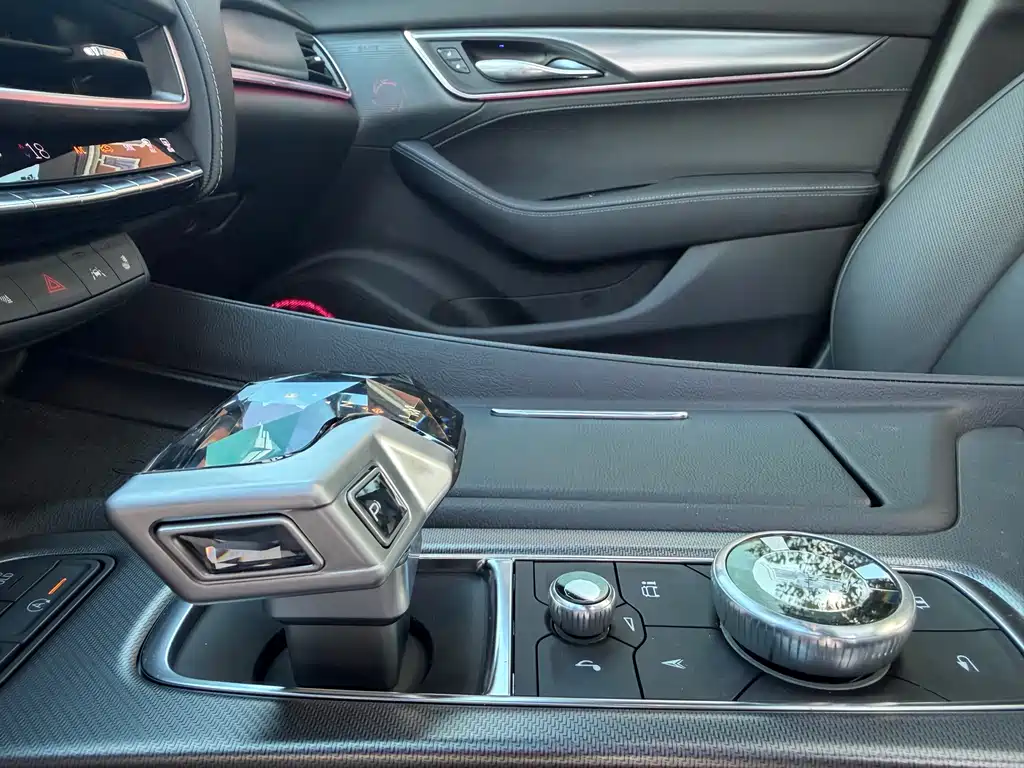Cadillac CT5 — миниатюра 16