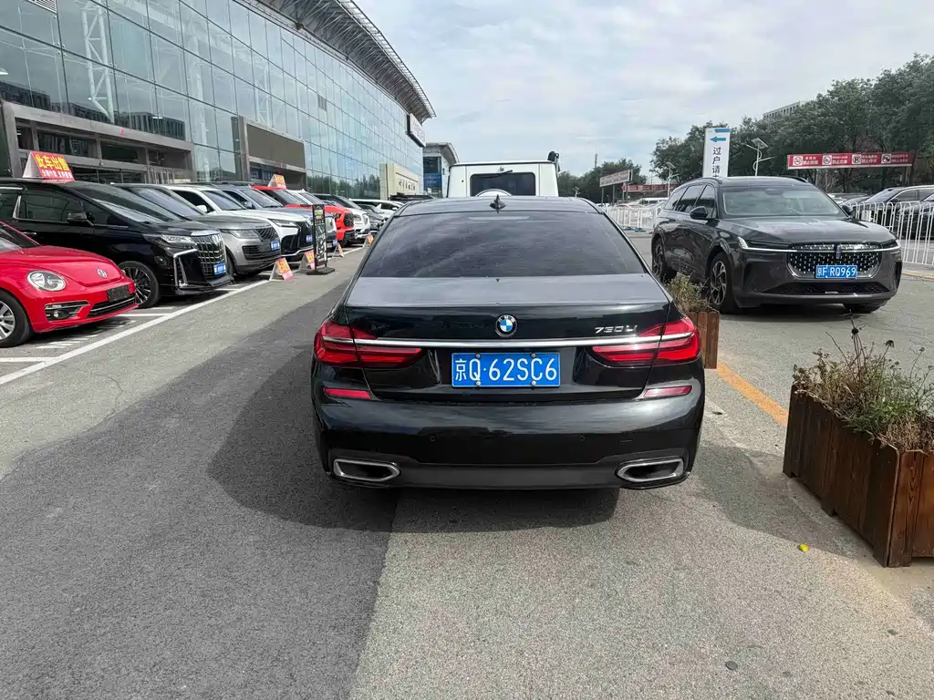 BMW 7 Series — миниатюра 10