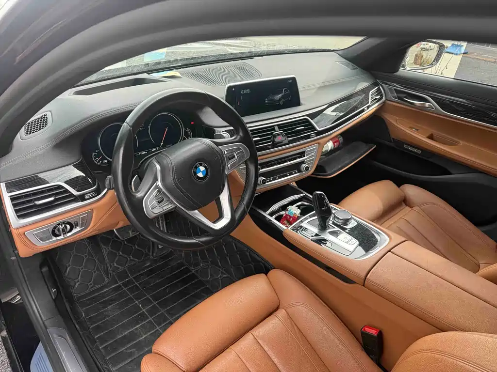 BMW 7 Series — миниатюра 4