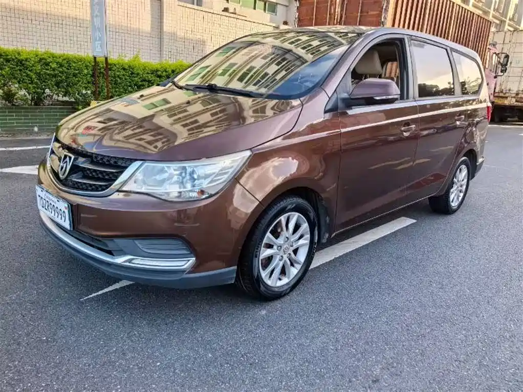 Baojun 730 2016 1.5L MT 7 мест