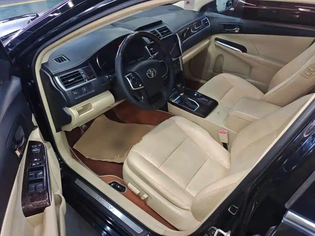 Toyota Camry — миниатюра 16