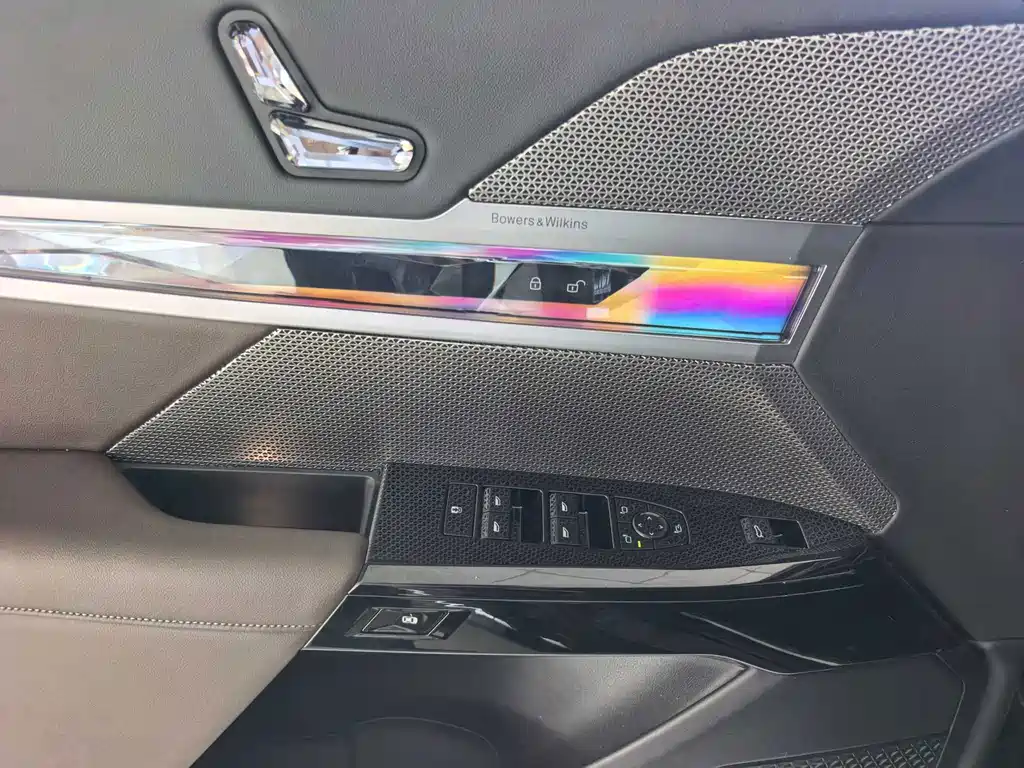 BMW i7 — миниатюра 5